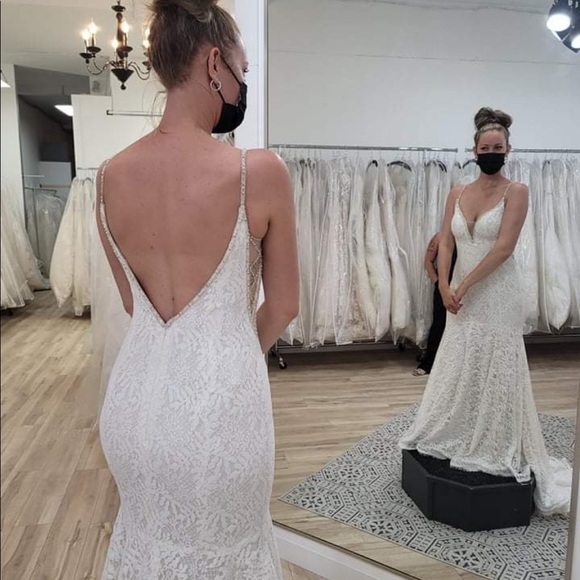 Beautiful Rebecca Ingram Wedding Dress - Picture 4 of 4